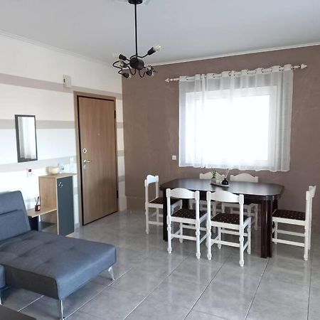 Άνετο Κεντρικό Διαμέρισμα Με 2 Υπνοδωμάτια Tripoli Esterno foto