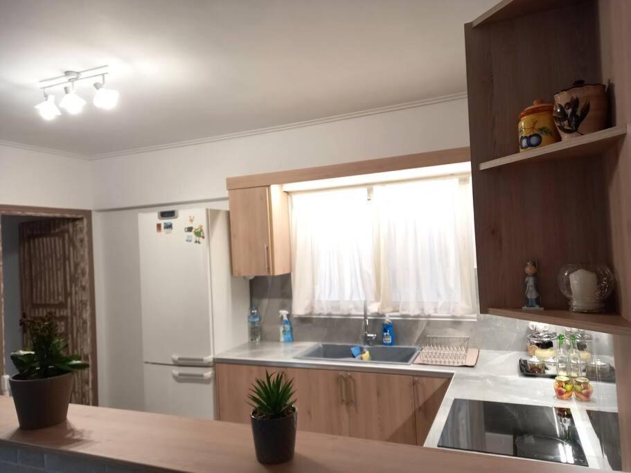 Άνετο Κεντρικό Διαμέρισμα Με 2 Υπνοδωμάτια Tripoli Esterno foto
